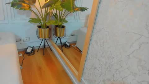 Snapshot of madissonmoore5 chatting on 09/10/25, 12:16 madissonmoore5 online show from 09/10/25, 12:16