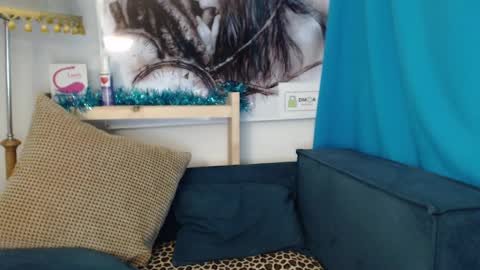 Elizabeth online show from 01/15/25, 01:45