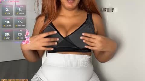 Snapshot of madsnextdoor chatting on 10/14/25, 08:31 Maddie online show from 10/14/25, 08:31