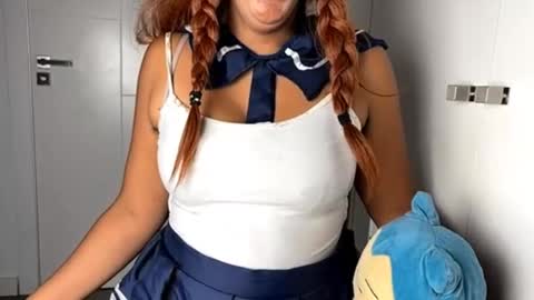 Snapshot of madsnextdoor chatting on 10/21/25, 02:18 Maddie online show from 10/21/25, 02:18