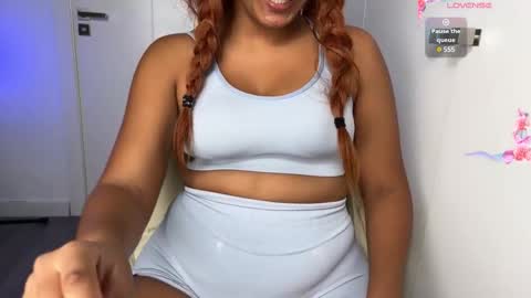 Snapshot of madsnextdoor chatting on 10/29/25, 10:00 Maddie online show from 10/29/25, 10:00