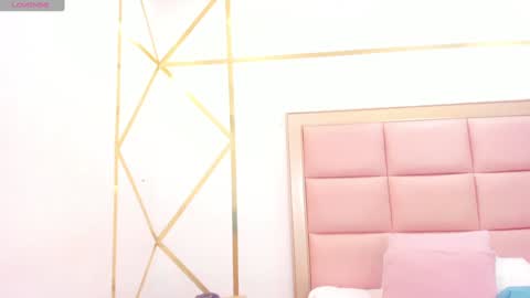 Snapshot of mady_edwards chatting on 12/25/24, 09:00 Mady online show from 12/25/24, 09:00