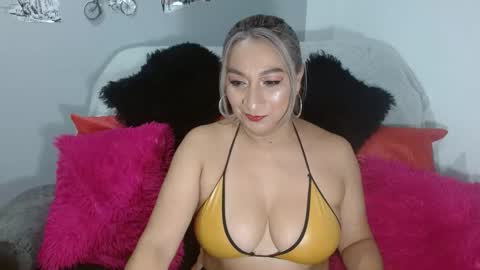 Snapshot of madysonthaylor chatting on 12/22/25, 06:43 Mady online show from 12/22/25, 06:43