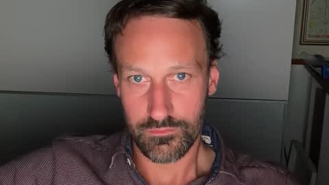 Snapshot of maenu_69 chatting on 10/05/25, 07:45 maenu_69 online show from 10/05/25, 07:45