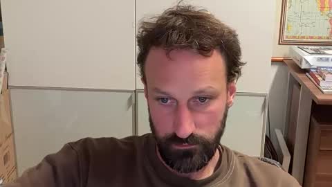 Snapshot of maenu_69 chatting on 10/29/25, 10:33 maenu_69 online show from 10/29/25, 10:33