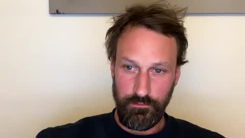 Snapshot of maenu_69 chatting on 11/18/25, 11:48 maenu_69 online show from 11/18/25, 11:48