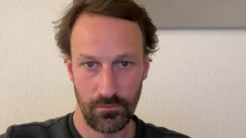 Snapshot of maenu_69 chatting on 12/14/25, 08:57 maenu_69 online show from 12/14/25, 08:57