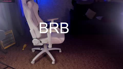 Maevee online show from 02/12/25, 10:14