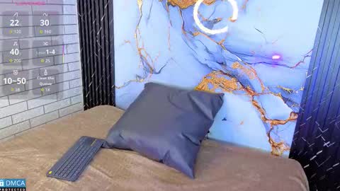 maevekuro online show from 11/18/25, 03:01