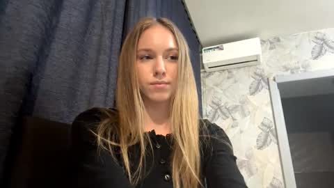 Snapshot of mafaldatefera chatting on 03/18/26, 08:17 Sara online show from 03/18/26, 08:17