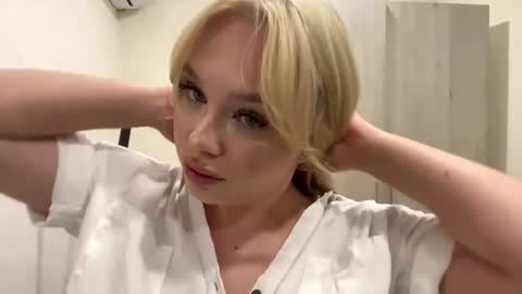 Molly online show from 04/30/26, 04:13