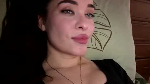 magggg658318 online show from 11/19/25, 11:43