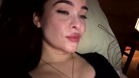 magggg658318 online show from 12/17/25, 03:07