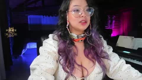 Snapshot of maggie_queen chatting on 04/20/26, 12:46 Luna online show from 04/20/26, 12:46