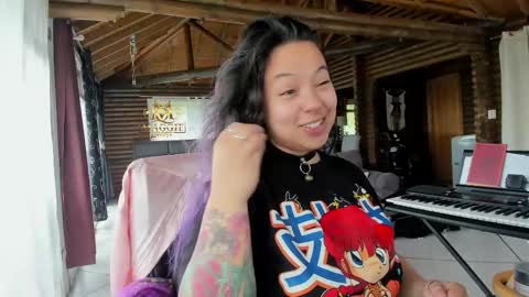 Snapshot of maggie_queen chatting on 04/27/26, 03:10 Luna online show from 04/27/26, 03:10