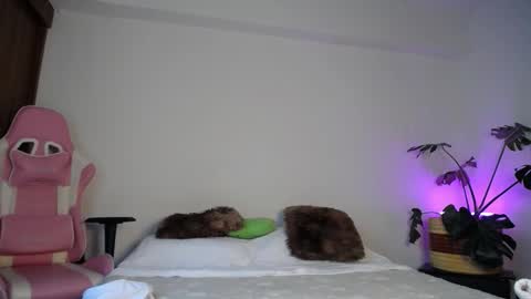 maggie online show from 12/05/25, 04:47