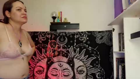 Snapshot of magic_clairewitch chatting on 04/11/26, 02:05 Claire online show from 04/11/26, 02:05