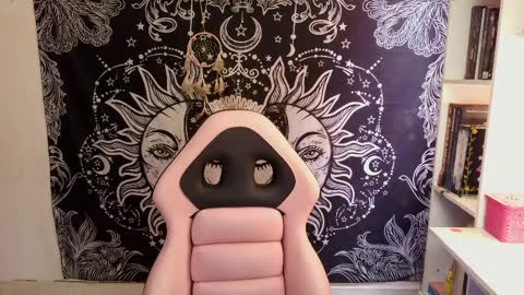 Snapshot of magic_clairewitch chatting on 04/11/26, 02:54 Claire online show from 04/11/26, 02:54