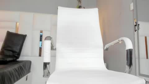 Snapshot of magic_marg chatting on 02/25/25, 09:46 Marge online show from 02/25/25, 09:46