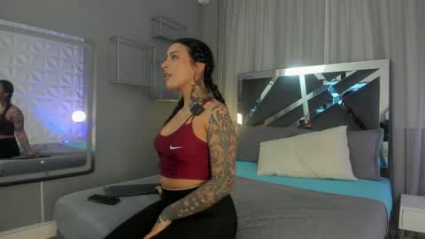 Snapshot of magic_marg chatting on 10/12/25, 03:33 Marge online show from 10/12/25, 03:33