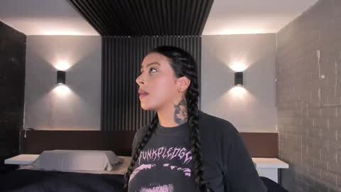 Snapshot of magic_marg chatting on 10/13/25, 08:53 Marge online show from 10/13/25, 08:53