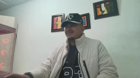 Snapshot of magic_milk23 chatting on 11/27/25, 04:36 magic_milk23 online show from 11/27/25, 04:36