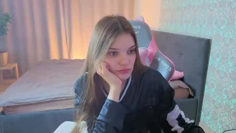 Merry online show from 05/01/26, 01:54