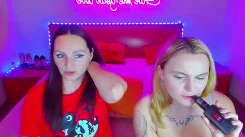 Lili and Bella online show from 12/09/24, 07:50