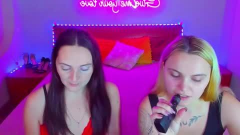 Lili and Bella online show from 12/12/24, 07:52