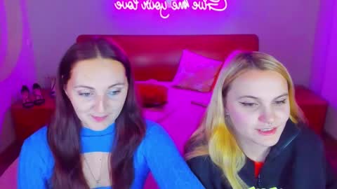 Lili and Bella online show from 12/17/24, 09:07