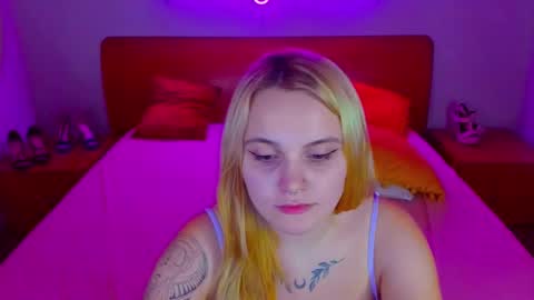 Lili and Bella online show from 12/21/24, 11:01