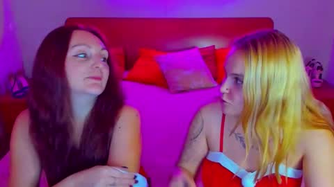 Lili and Bella online show from 12/28/24, 12:13