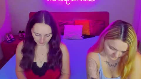 Lili and Bella online show from 01/10/25, 07:04