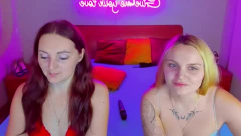 Lili and Bella online show from 01/11/25, 07:17