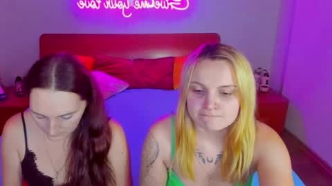 Lili and Bella online show from 01/12/25, 10:12