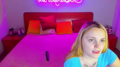 Lili and Bella online show from 01/22/25, 10:18