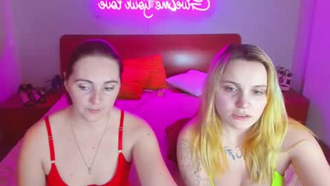 Lili and Bella online show from 02/21/25, 11:22