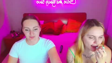 Lili and Bella online show from 03/02/25, 10:45