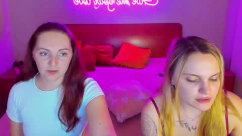 Lili and Bella online show from 03/06/25, 10:30