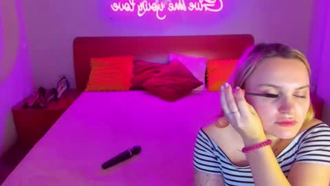 Lili and Bella online show from 03/11/25, 07:15