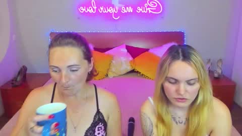 Lili and Bella online show from 09/11/25, 06:30