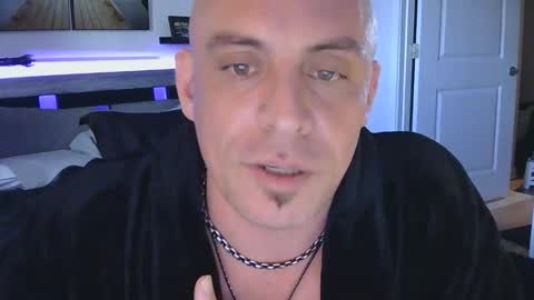 magicmike1110 online show from 11/28/25, 05:59