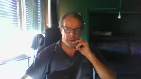 Snapshot of magicomerlino63 chatting on 09/14/25, 01:32 magicomerlino63 online show from 09/14/25, 01:32
