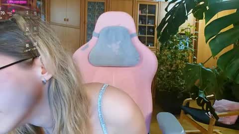 Nicole online show from 02/12/25, 04:44