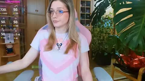 Nicole online show from 02/25/25, 08:41