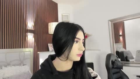 Snapshot of magieethomson chatting on 02/23/26, 12:02 magieethomson online show from 02/23/26, 12:02