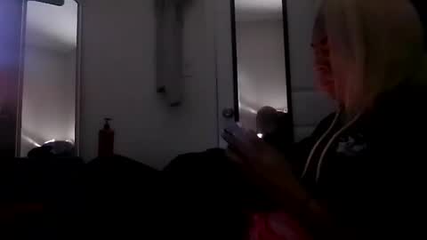 Snapshot of magiicboo chatting on 10/28/25, 07:01 magiicboo online show from 10/28/25, 07:01