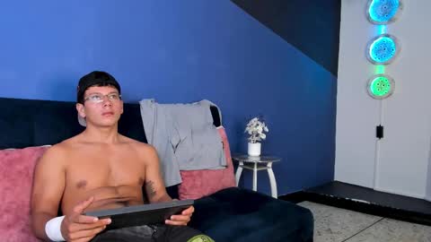 Snapshot of magnusknight_ chatting on 12/21/25, 03:41 Magnus online show from 12/21/25, 03:41