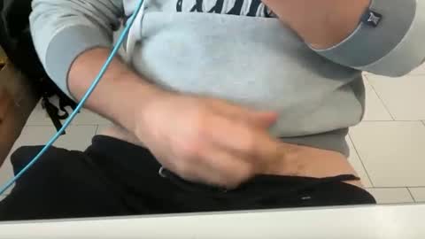 Snapshot of magopirandellow chatting on 02/12/26, 10:10 magopirandellow online show from 02/12/26, 10:10