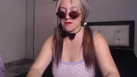 Snapshot of mahia_000 chatting on 11/25/25, 02:33 Mahia online show from 11/25/25, 02:33